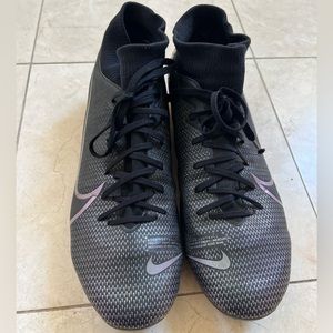 Nike black athletic cleats. Barely worn boys / men’s sports cleats. Size 10 NIKE